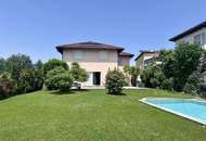 Tolles Zweifamilienhaus mit Einliegerwohnung, sonniger Terrasse, Keller, Doppelgarage und Pool!