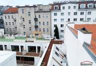 GROSSARTIGE DACHGESCHOSSWOHNUNG sofort beziehbar: Straßenseitige, moderne 4-Zimmerwohnung mit großer Terrasse!