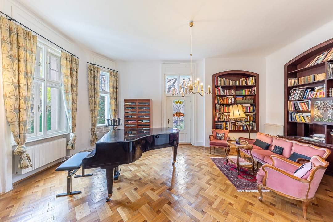 Altbau-Residenz I Böcklinstraße I Wohnsalon/Klavier/Konzertzimmer I historische Veranda & Bleiglasfenster I Lift