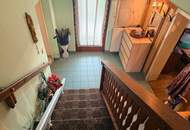 Retro-Charme mit vielen Räumen – Großzügiges Haus zur Sanierung