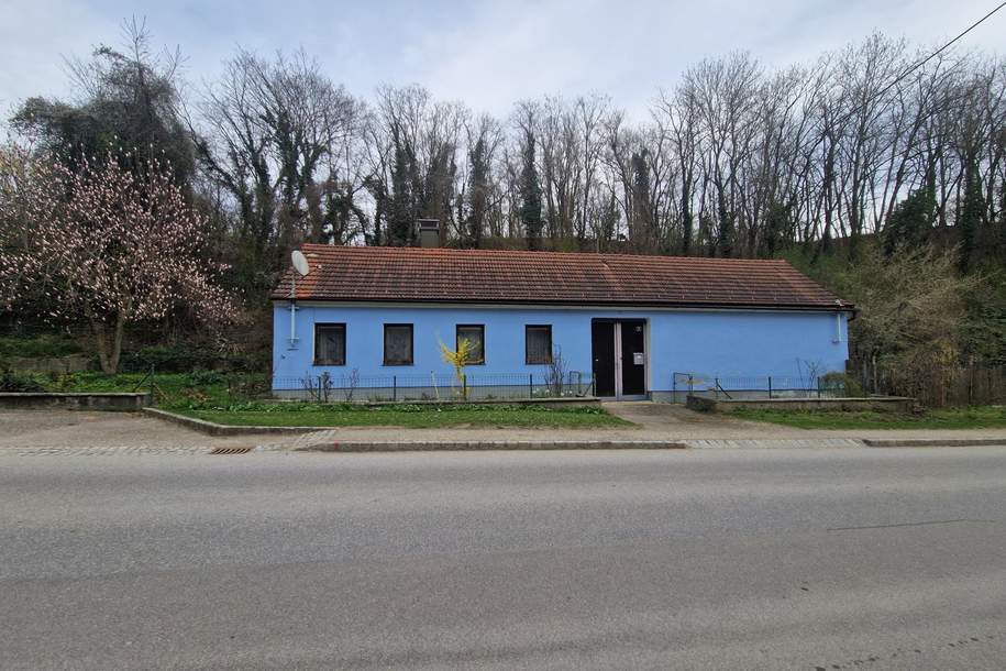 SANIERUNGSBEDÜRFTIGES LANDHAUS MIT KLEINEM HOLZSCHUPPEN UND RUHIGEM INNENHOF AN DER WAGRAMKANTE MIT KLEINEM WEINKELLER FÜR 1-2 PERSONEN, Haus-kauf, 117.000,€, 3463 Korneuburg