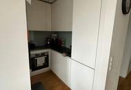 Super-schicke, hochwertige DG-Wohnung mit Balkon und Klimaanlage!