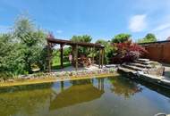 Stilvoller Bungalow mit Gartenidylle, Photovoltaik &amp; Teichanlage