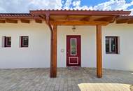 *neuwertiger* BUNGALOW mit einzigartiger Steingartengestaltung und Naturteich in Ruhelage