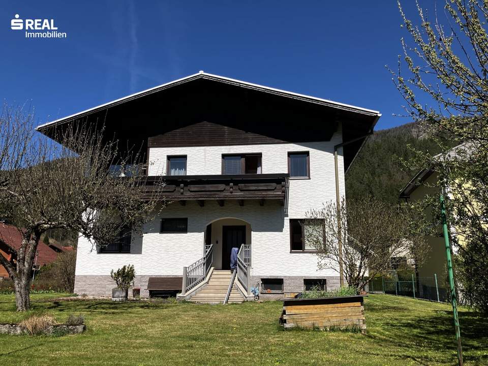 großzügiges Landhaus mit Garten und Nebengebäude