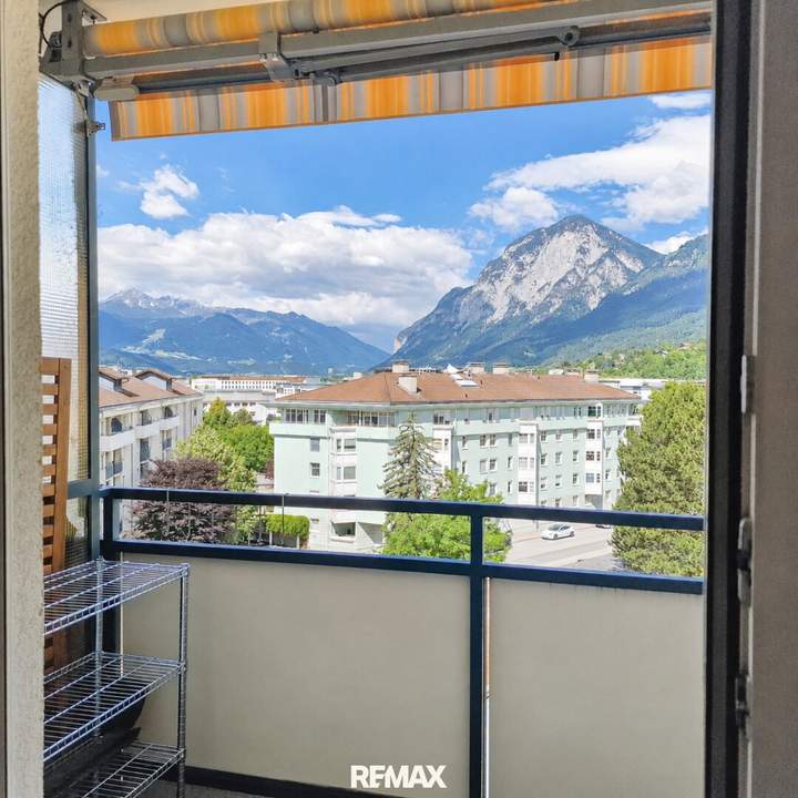 Uni, Klinik & Innenstadt fußläufig erreichbar Tiefgaragenstellplatz im Kaufpreis enthalten.Wohnung mit 2 Loggien Sicht auf Patscherkofel und Bergisel in Bestlage.