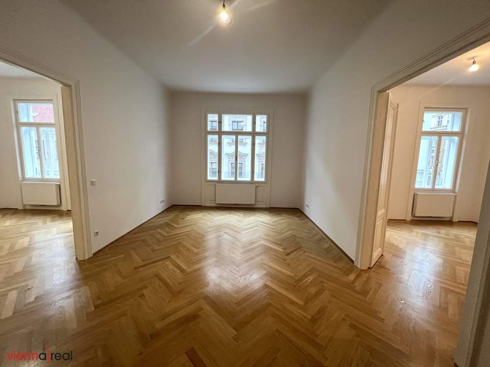 ERSTBEZUG - Wunderschöne 3,5-Zimmer Altbauwohnung mit separater Küche und Klopfbalkon