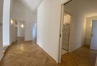 Helle Dachgeschoss-Wohnung im Botschaftsviertel // Bright top floor apartment in embassy quarter