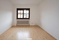 Unterkellerter Bungalow mit traumhaftem Garten u. Doppelgarage in zentraler Lage!