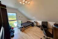 Modernes Wohnen im Grünen: Holzriegel-Einfamilienhaus mit Einliegerwohnung &amp; Traumblick auf 1.800m²