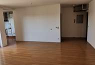 Top Lage - 4-Zimmer-Wohnung mit Loggia, Klimaanlage und Schwedenofen - unmittelbar beim Schulzentrum, Bahnhof und Stadtzentrum!