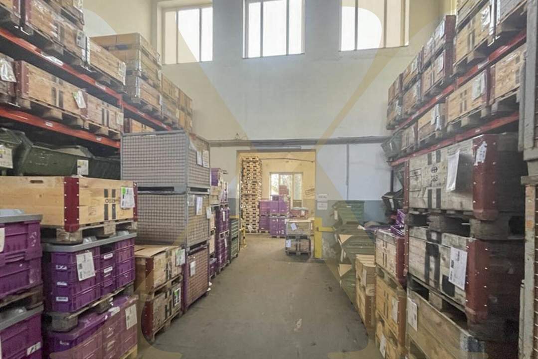 Gewerbeobjekt bestehend aus Lager und Werkstätten in Asten zu vermieten!