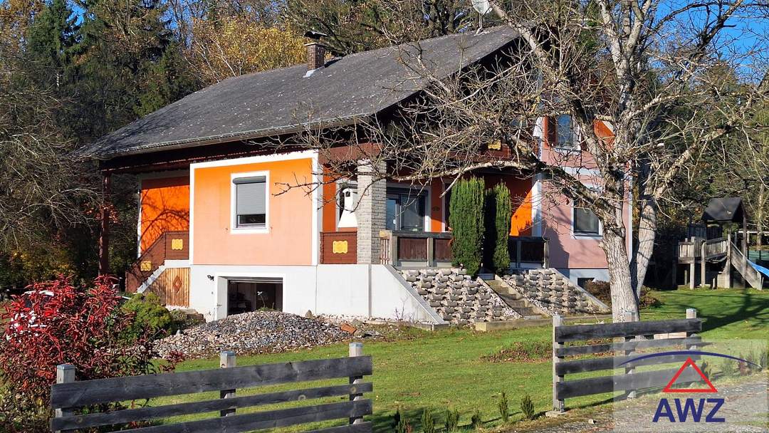 Familienhaus mit großem Grundstück in sonniger Lage!
