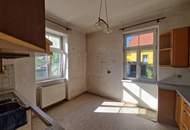 SANIERUNGSBEDÜRFTIGES, CHARMANTES LANDHAUS MIT TRAUMHAFTEM GARTEN IN ALLERBESTER, RUHIGER WOHN-, RUHE- UND ZENTRUMSLAGE VON MAISSAU