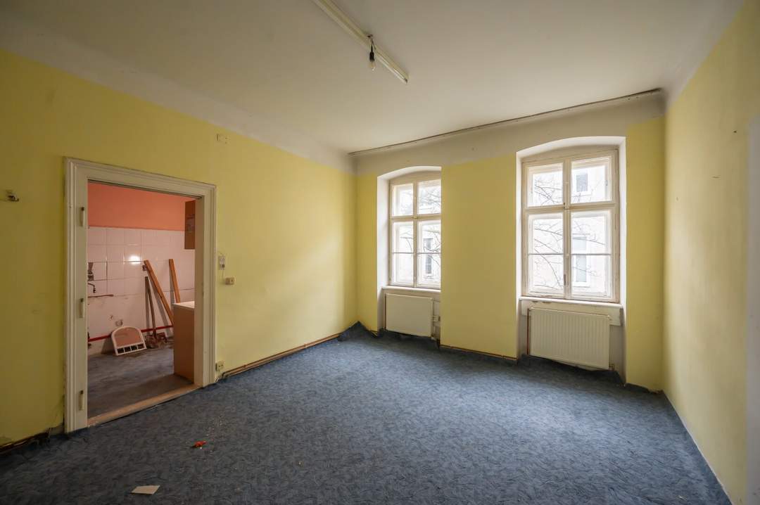 ++H7++ renovierungsbedürftige 2-Zimmer Altbau-Wohnung, viel Potenzial!
