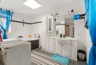 Ländlicher Charme im Ortskern: Hofliegenschaft mit flexiblem Nutzungskonzept aus zwei Wohneinheiten