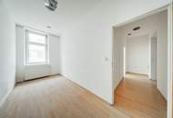 Sanierungsbedürftiger Zwei-Zimmer-Altbau - Lage mit guter Infrastruktur!