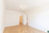 Erstbezug nach Sanierung: Schöne 3-Zimmer-Altbauwohnung mit Balkonmöglichkeit