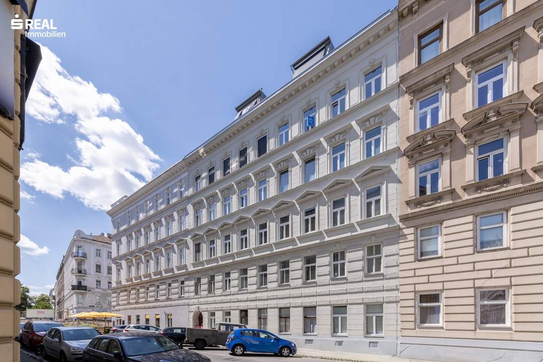 Vollsanierte, großzügige 3 Zimmer Altbauwohnung