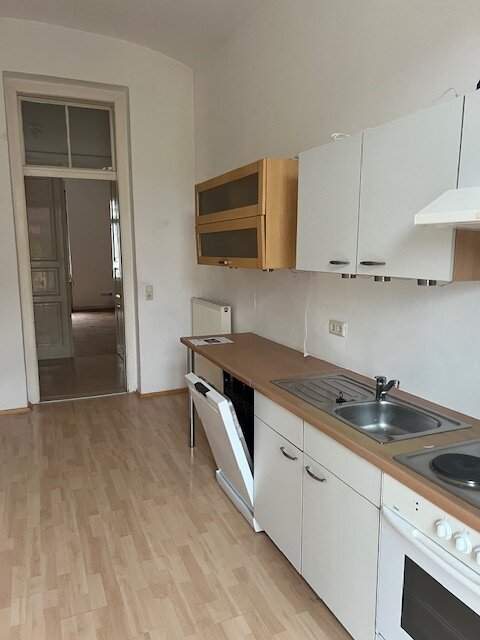 Charmante 3 - Zimmer - Altbauwohnung mit Balkon im Bezirk Jakomimi - WG - geeignet!