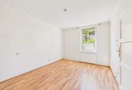 Einfamilienhaus mit Garten und vielseitig nutzbarem Nebengebäude