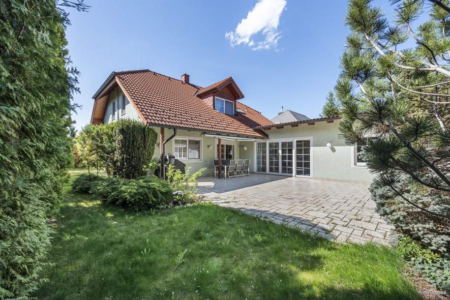 Großzügiges Familiendomizil mit uneinsichtigem Garten, Hallenbad, Sauna und Garage für 2 PKW, Haus-kauf, 928.000,€, 2353 Mödling