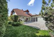 Großzügiges Familiendomizil mit uneinsichtigem Garten, Hallenbad, Sauna und Garage für 2 PKW