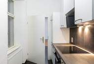 Zu Fuß zum Rochusmarkt & Donaukanal | Großzügiger Altbau mit ca. 3,60 m Raumhöhe | Separate Küche inkl. Küchenzeile | Hofseitiges Schlafzimmer mit Grünblick