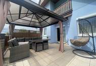 Sonniges Einfamilienhaus mit gepflegtem Garten, Terrasse, Balkon und Doppelgarage