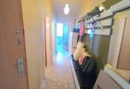 ZENTRALE 2-ZIMMERWOHNUNG IN OBERLAA