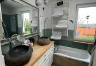 Exklusiver Bungalow mit Garagen und Kellergewölben