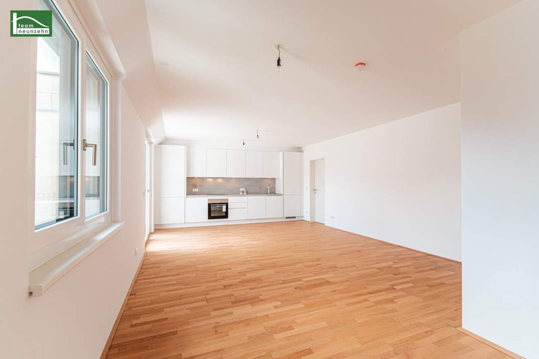 Hochwertige Erstbezugs-Wohnung mit großem Hof-Balkon und Küche nahe Schönbrunn!