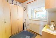 Gemütliches Einfamilienhaus mit grünem Innenhof, separatem Arbeitsbereich und Nebengebäude