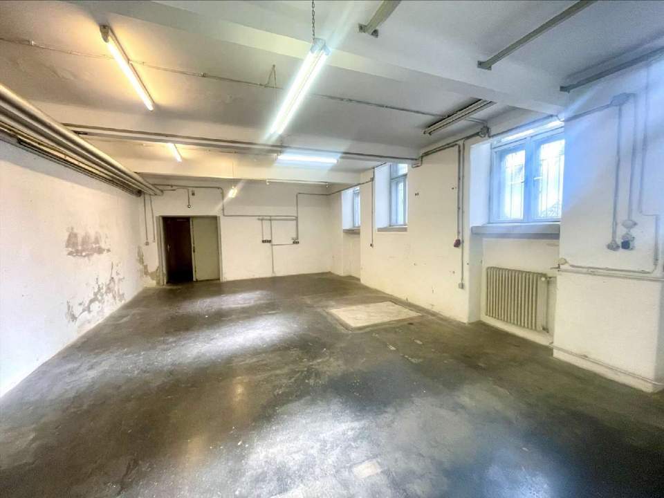 Geräumiges Lager/Hobbyraum am Arenbergpark zu mieten