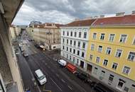 Renovierungsbedürftige 2-3 Zimmer-Wohnung in Schönbrunn Nähe mit Loggia & PKW Stellplatz
