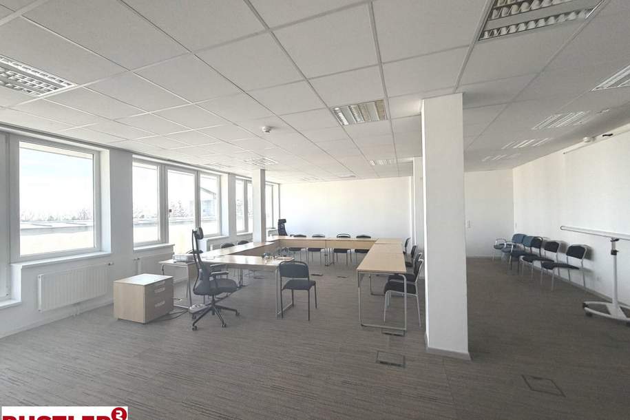 Arbeiten, wo andere flanieren – Exklusives Büro im DG der Mödlinger Altstadt, Gewerbeobjekt-miete, 6.657,91,€, 2340 Mödling