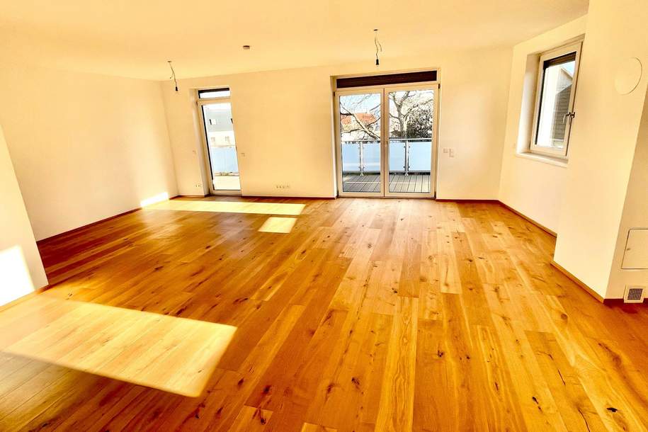 ERSTBEZUG! Geräumige Eigentumswohnung im Obergeschoss mit Balkon und größer Dachterrasse, Wohnung-kauf, 260.000,€, 2700 Wiener Neustadt(Stadt)