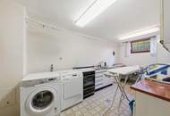 Imposante Landhausstil-Liegenschaft eingebettet in einem idyllischen Gartenparadies mit Schwimmteich und Grünbestand