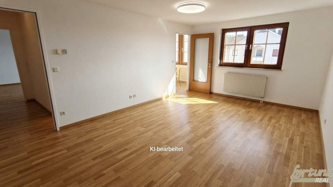 Geräumige 4-Zimmer-Eigentumswohnung mit großem Keller und eigenem Stellplatz!