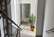 Helle, praktisch geschnittene 2-Raum-Wohnung in ruhiger und beliebter Lage von Wels – mit eigenem Parkplatz, durchdachter Ausstattung und entspannender grüner Aussicht!