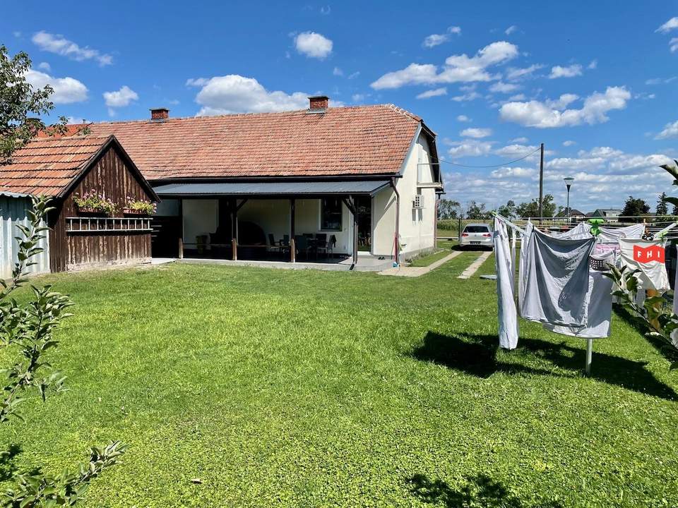 Renoviertes 3 Zimmer Einfamilienhaus mit Überdachter Terrasse, 2 Autoabstellplätzen &amp; Klimaanlage Nähe Stadtgrenze Wien/Groß Enzersdorf