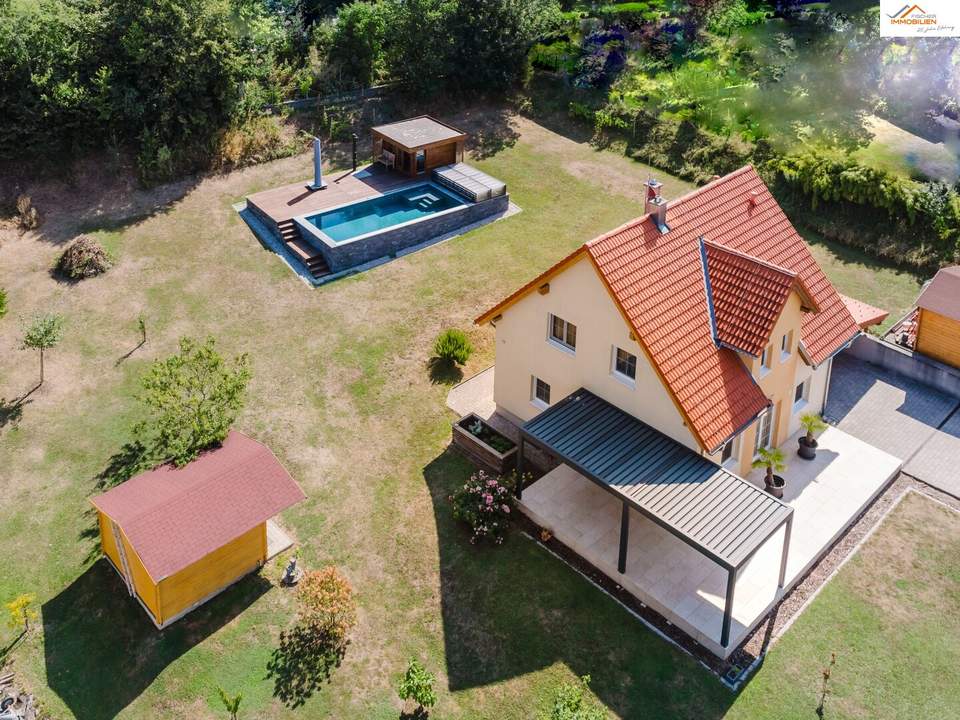 Exklusives Einfamilienhaus auf 2.212 m² Grundstück in ruhiger Wohnlage mit Pool