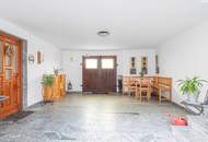 Zweifamilienhaus mit vielseitigem Gewerbebereich &amp; exklusivem Wellnesshaus