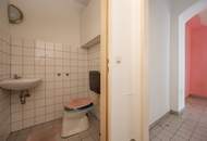 ++AIRBNB++ Renovierungsbedürftige 2-Zimmer Altbauwohnung mit viel Potenzial.