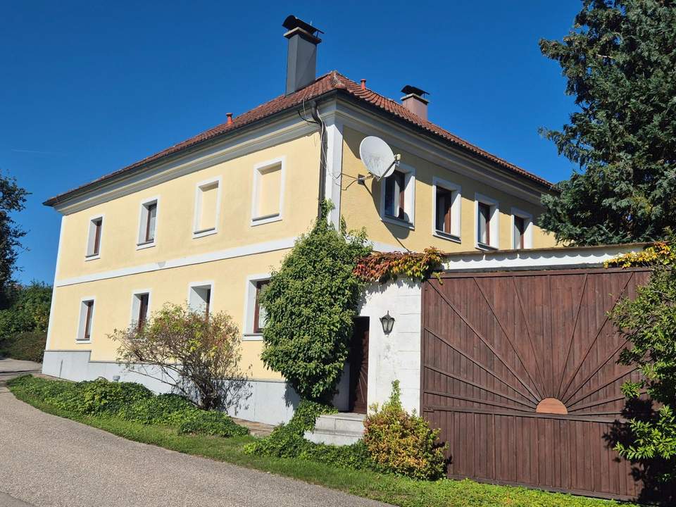 Wunderschöner Dreikanthof in Ruhelage mit Reithalle