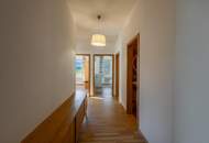 Kärntner Wohncharme in Seenähe – 5-Zimmer-Wohnung mit Kachelofen & Balkon