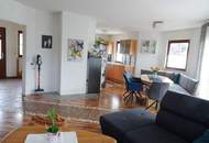 Wohnhaus in Siedlungsrandlage fast im Grünen mit Hochterrasse und kleinem Schwimmteich