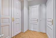 Exklusiv sanierte Altbauwohnung mit Balkon, Stuckdecke und elegantem Wohnambiente