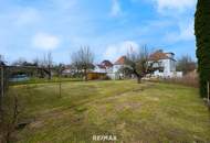 Charmantes Zweifamilienhaus mit traumhaftem Garten und Garage in Christkindl