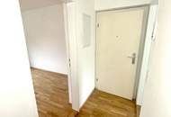 Ein Zuhause zum Verlieben: 4-Zimmer-Wohnung mit sonnigem Grünblick, lichtdurchfluteten Räumen, hochwertig saniertem Badezimmer, großzügiger Küche & viel Platz für Familien!